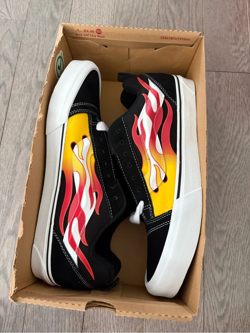 Vans Black Low-Top men’s Sneakers with Red and Yellow Flame Graphic VN000EE6Y09